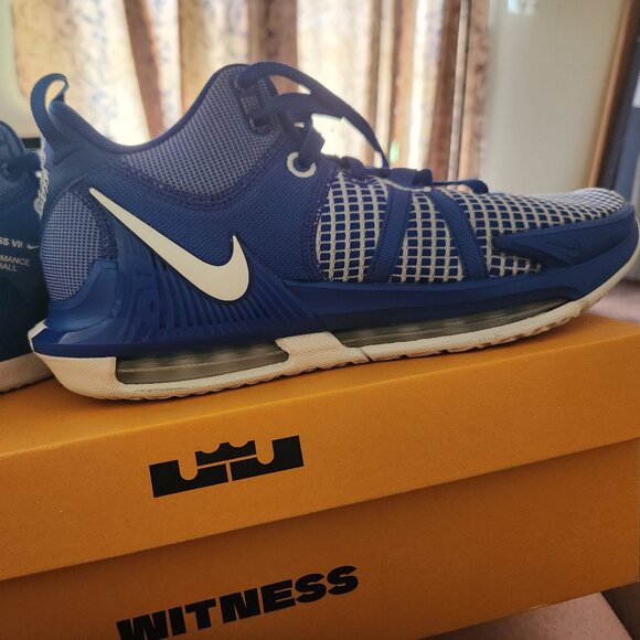 LeBron basketball shoes - Picture 1 of 2